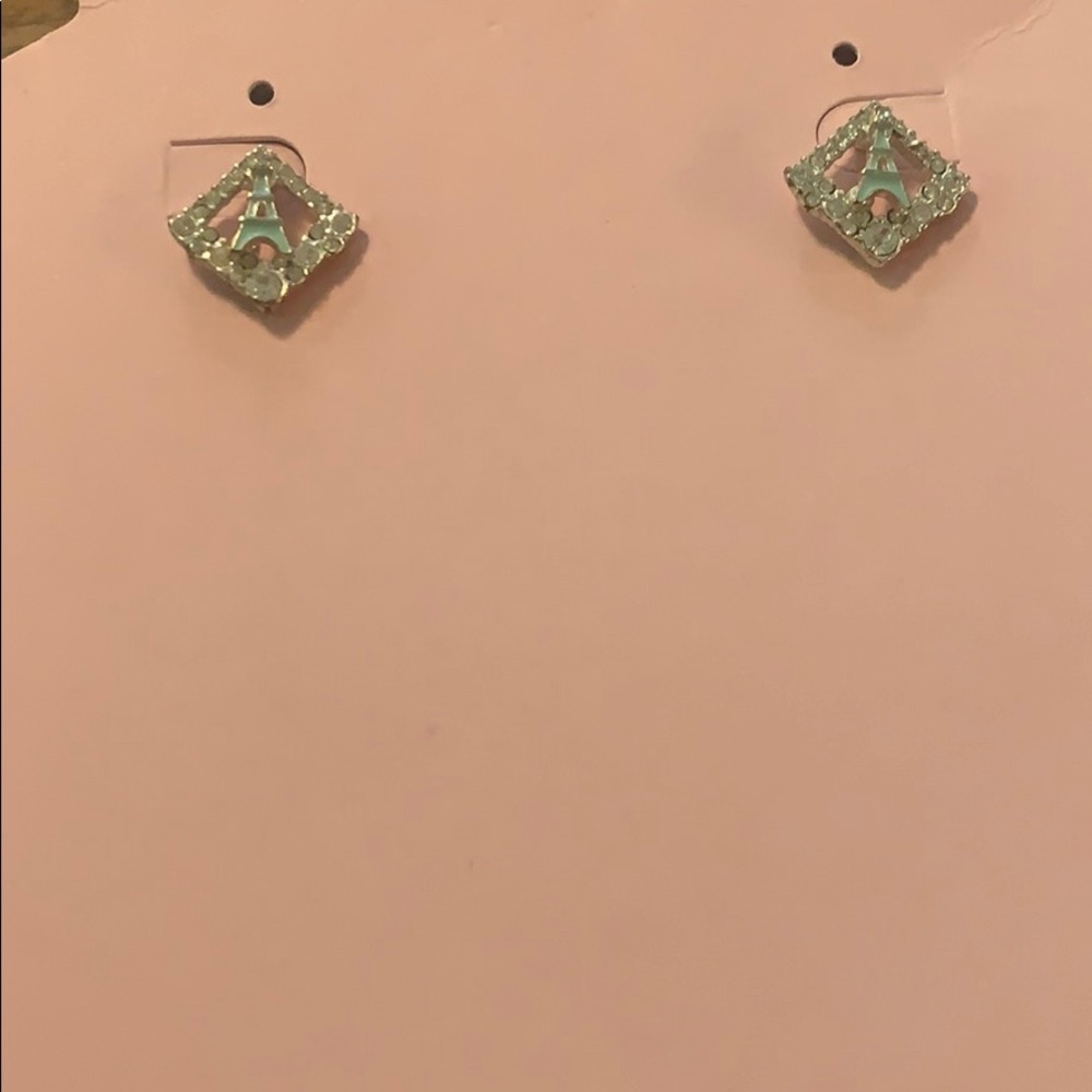 Eiffel Tower studs!